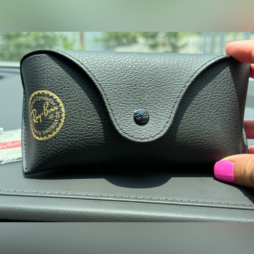 Ray-Ban Polarized Sunglasses with Case - Picture 6 of 6